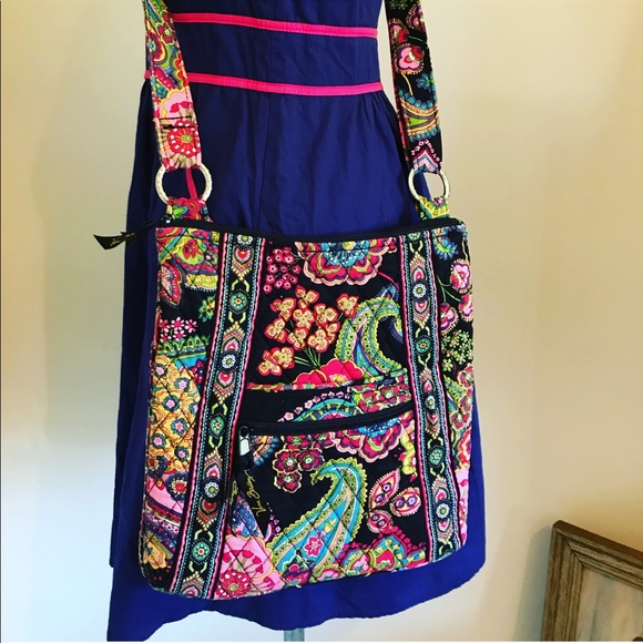 Vera Bradley Handbags - Vera Bradley crossbody with adjustable strap